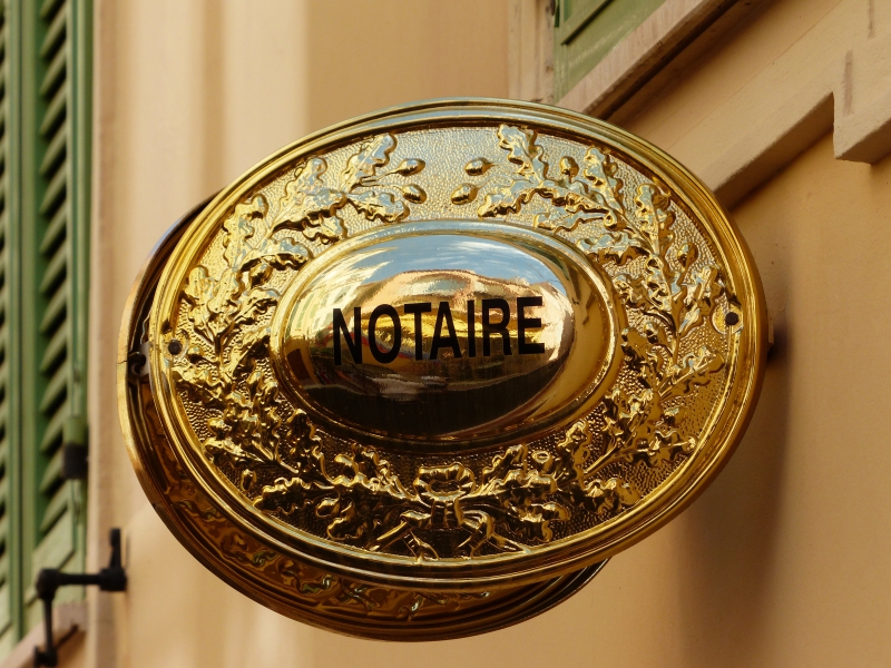 notaire-MONTFERRAT-min_advertising-golden-metal-money-lighting-brass-1013060-pxhere.com